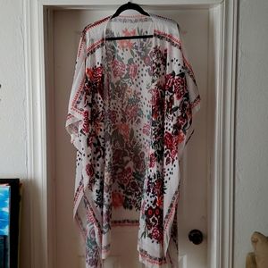 Back in stock!! 5🌟Fave White Floral Kimono